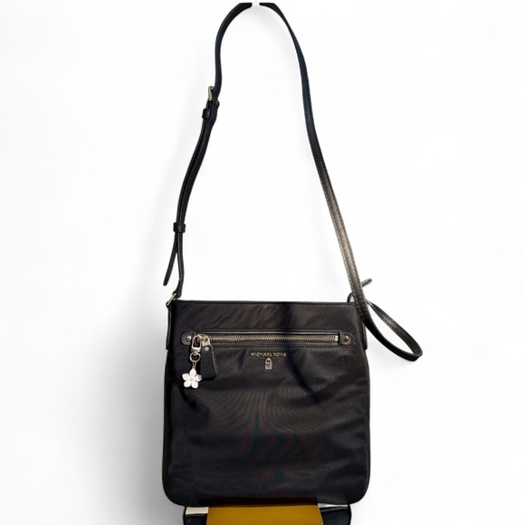 MICHAEL KORS Kelsey Large Nylon Crossbody - Picture 1 of 12